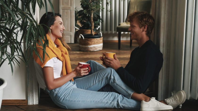 Wie wichtig ist Kommunikation in Beziehungen? Erfahre, wie du die Bindung zu deinem Partner stärken kannst.