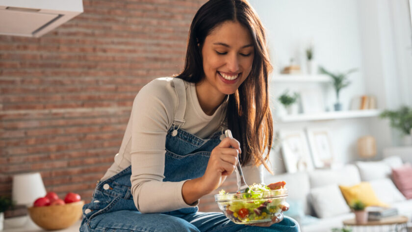 Frühstück auslassen oder doch ausgiebig essen für mehr Energie? Und wenn ja, was? Wir haben die Antworten darauf.