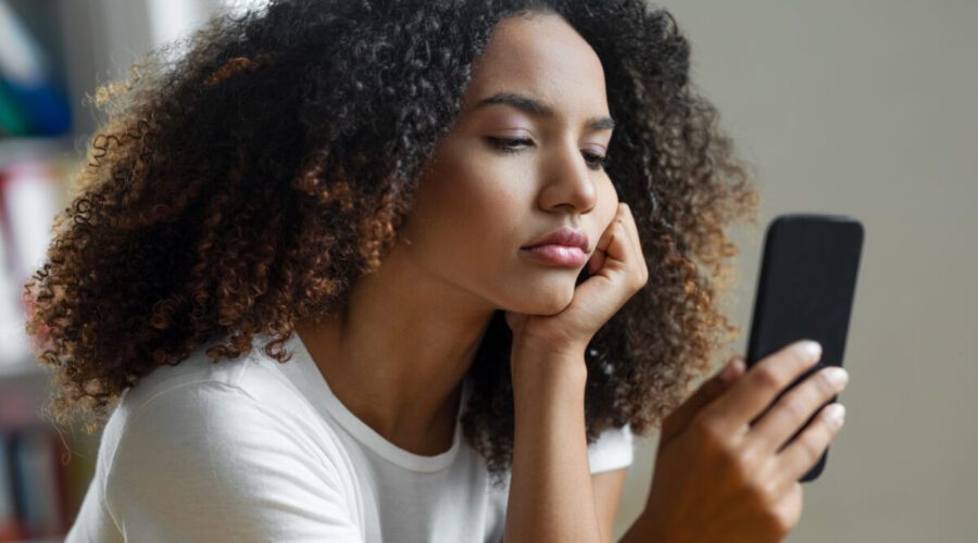 Gelangweilt und Leer von Dating-Apps: Das Online-Dating-Burnout