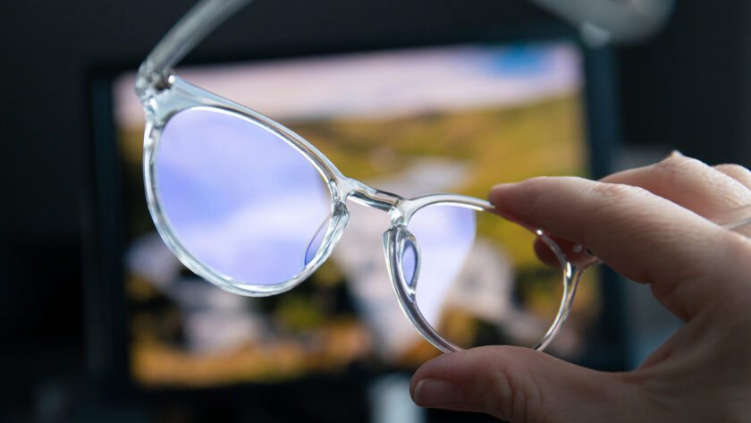 Blaulichtfilter-Brille: So schützt du dich beim Arbeiten