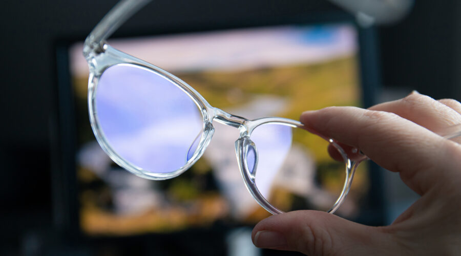 Blaulichtfilter-Brille: So schützt du dich beim Arbeiten