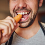 Carrotmaxxing: Was macht es mit deiner Gesundheit?