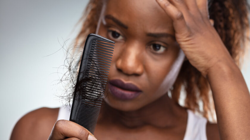 Welche Ursachen könnten hinter Haarausfall stecken?