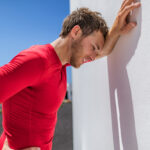 Wie kann man sich vor Kopfschmerzen im Sommer schützen?