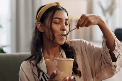 Cremiges Eis trotz Hitze? Mit diesen Tricks vermeidest du nervige Eiskristalle – bei gekauftem und selbstgemachtem Eis!