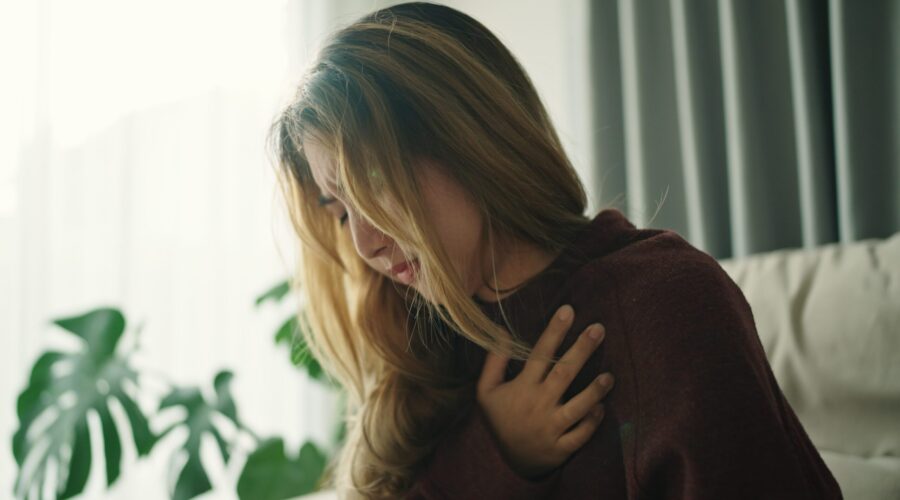 Ein emotionaler Schock kann das Herz buchstäblich lähmen – das Broken-Heart-Syndrom macht seelischen Schmerz körperlich spürbar.